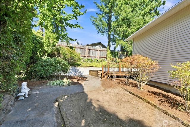 17219 NE 16th Place, Bellevue, WA 98008