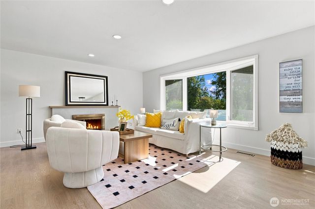 17219 NE 16th Place, Bellevue, WA 98008
