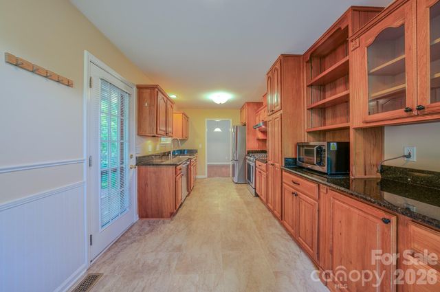 102 Forest Lake Drive, Asheville, NC 28803
