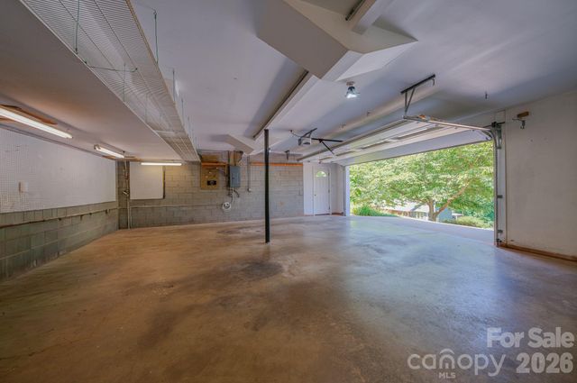 102 Forest Lake Drive, Asheville, NC 28803