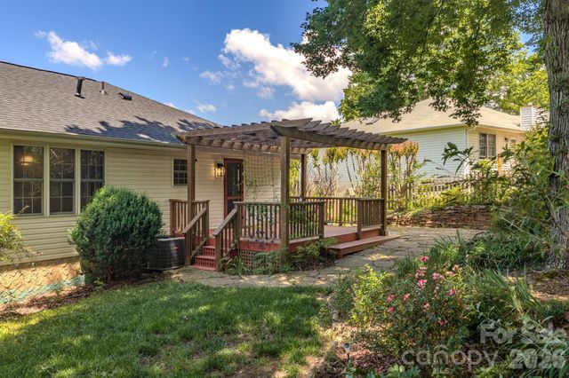 102 Forest Lake Drive, Asheville, NC 28803