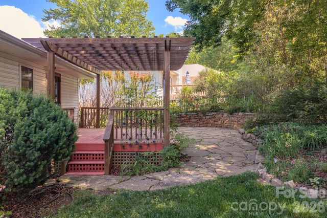 102 Forest Lake Drive, Asheville, NC 28803
