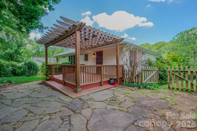 102 Forest Lake Drive, Asheville, NC 28803