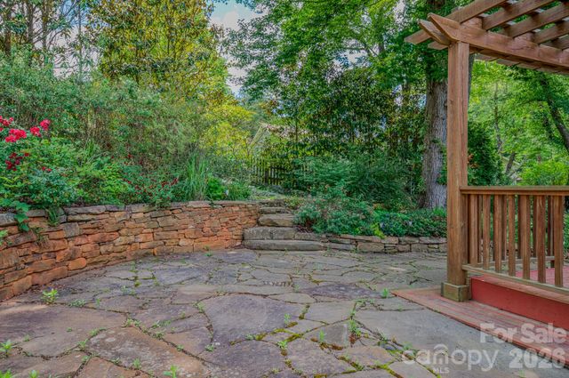 102 Forest Lake Drive, Asheville, NC 28803