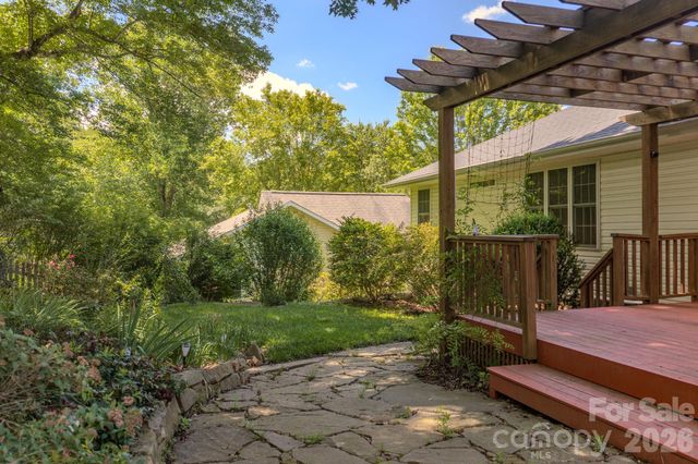 102 Forest Lake Drive, Asheville, NC 28803