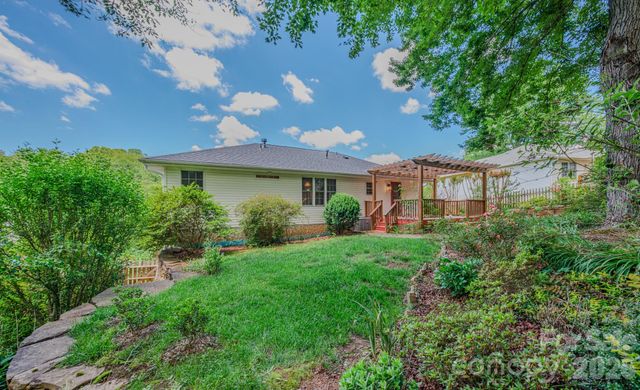 102 Forest Lake Drive, Asheville, NC 28803