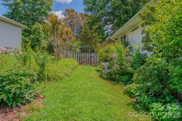 102 Forest Lake Drive, Asheville, NC 28803
