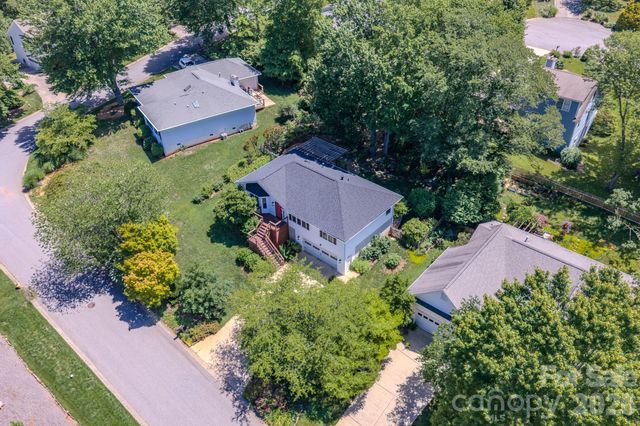 102 Forest Lake Drive, Asheville, NC 28803