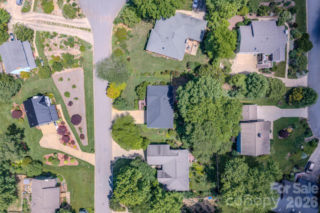 102 Forest Lake Drive, Asheville, NC 28803