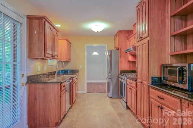 102 Forest Lake Drive, Asheville, NC 28803