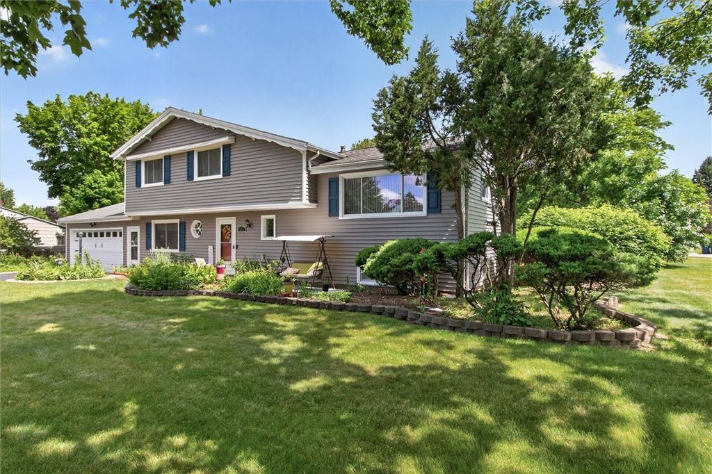 2 Bryn Mawr Road, Gates, NY 14624