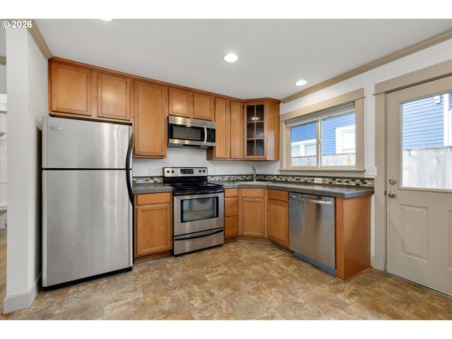 9334 N LOMBARD St 9, Portland, OR 97203