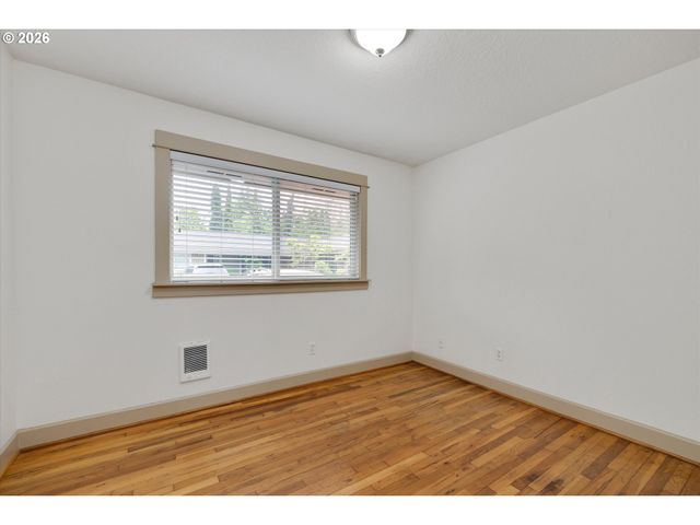 9334 N LOMBARD St 9, Portland, OR 97203