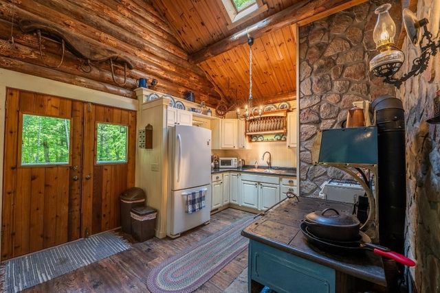 N12203 BEAR CAVE ROAD, Athelstane, WI 54104