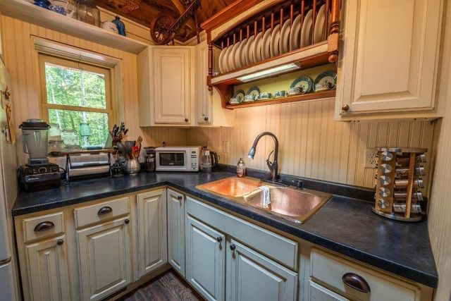 N12203 BEAR CAVE ROAD, Athelstane, WI 54104