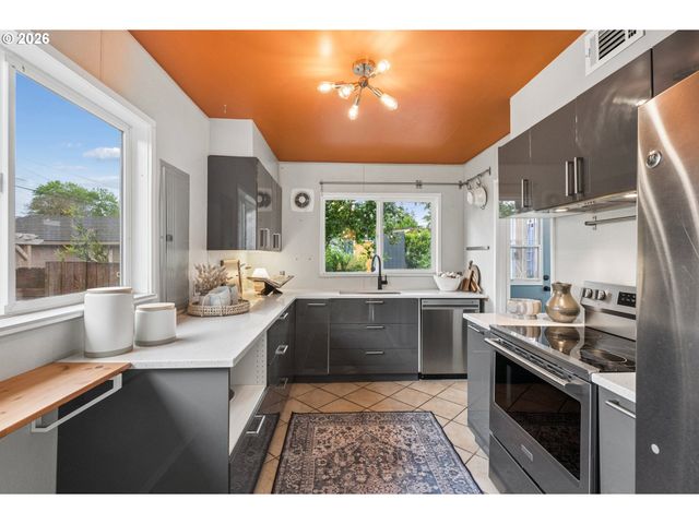 5216 N FESSENDEN St, Portland, OR 97203