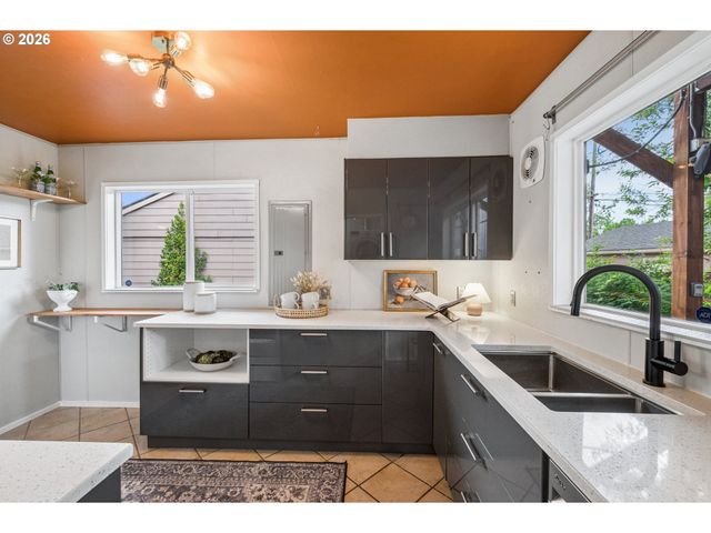 5216 N FESSENDEN St, Portland, OR 97203
