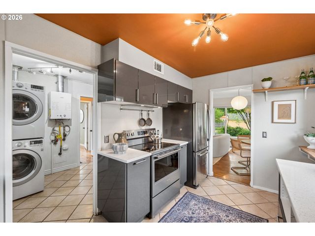5216 N FESSENDEN St, Portland, OR 97203