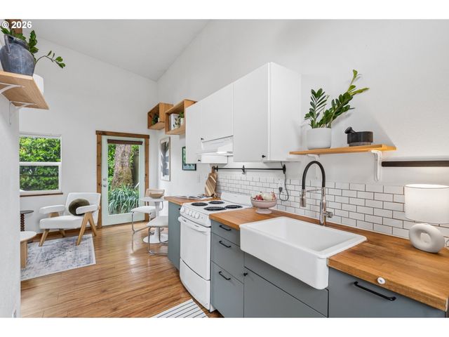5216 N FESSENDEN St, Portland, OR 97203
