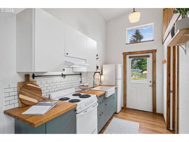 5216 N FESSENDEN St, Portland, OR 97203