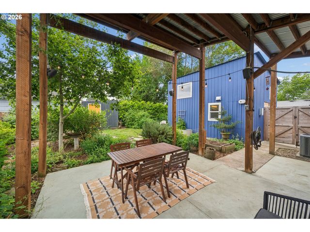 5216 N FESSENDEN St, Portland, OR 97203
