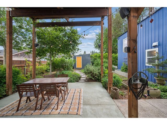 5216 N FESSENDEN St, Portland, OR 97203