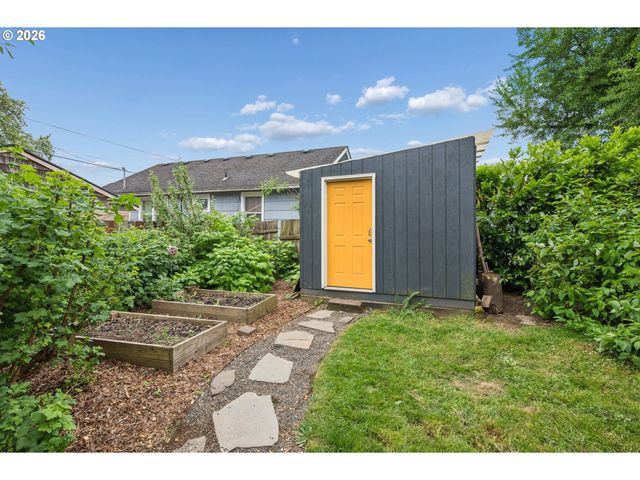 5216 N FESSENDEN St, Portland, OR 97203