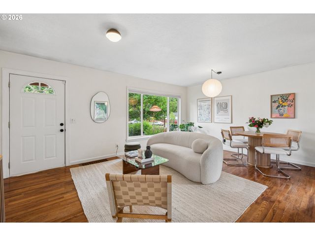 5216 N FESSENDEN St, Portland, OR 97203