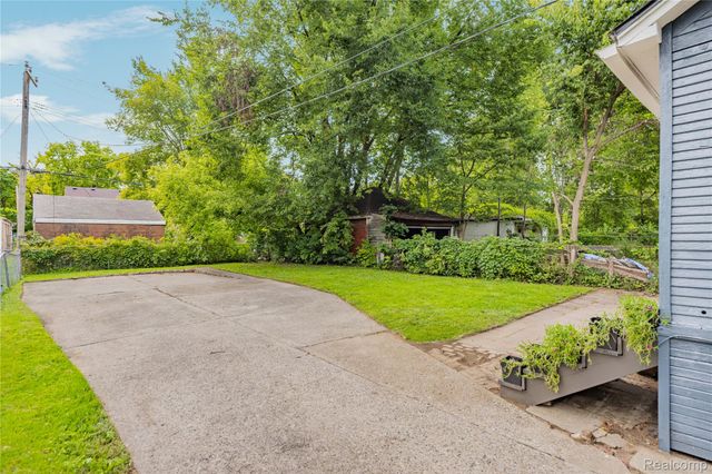 11351 Mettetal Street, Detroit, MI 48227