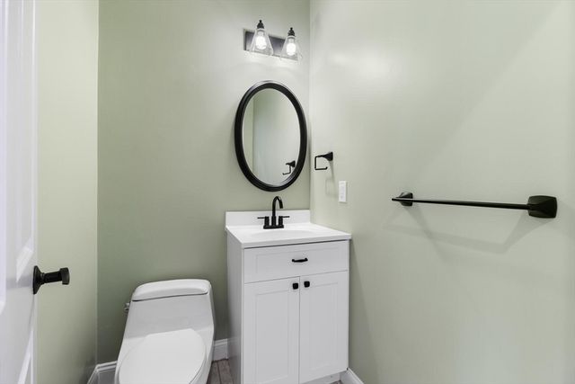4 Mcdonald Farm Rd, Wakefield, MA 01880