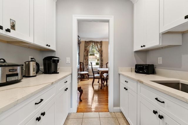 4 Mcdonald Farm Rd, Wakefield, MA 01880