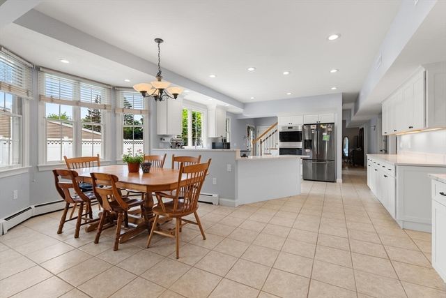 4 Mcdonald Farm Rd, Wakefield, MA 01880