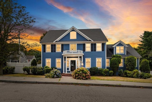 4 Mcdonald Farm Rd, Wakefield, MA 01880