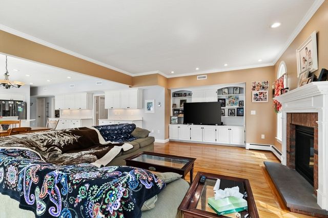 4 Mcdonald Farm Rd, Wakefield, MA 01880