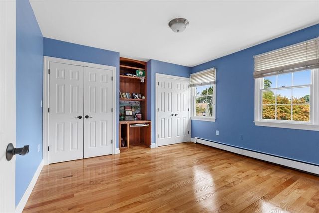 4 Mcdonald Farm Rd, Wakefield, MA 01880