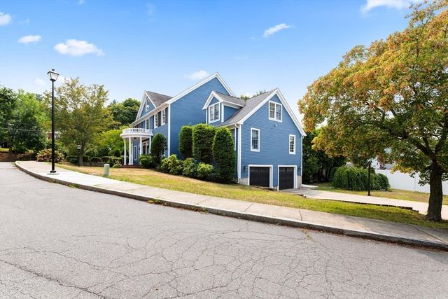 4 Mcdonald Farm Rd, Wakefield, MA 01880