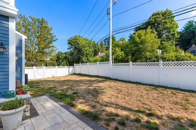 4 Mcdonald Farm Rd, Wakefield, MA 01880