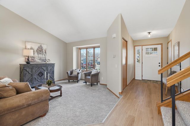 9227 79th Street S, Cottage Grove, MN 55016