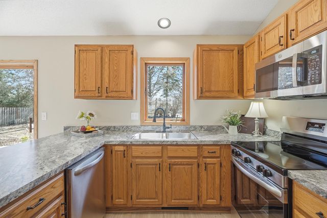 9227 79th Street S, Cottage Grove, MN 55016