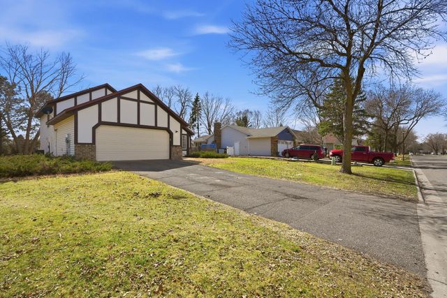 9227 79th Street S, Cottage Grove, MN 55016