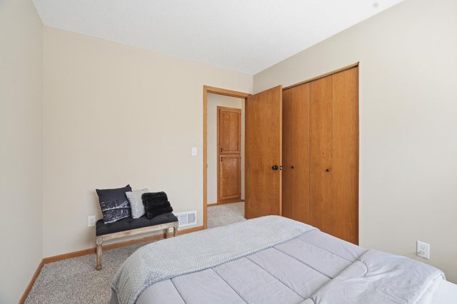 9227 79th Street S, Cottage Grove, MN 55016