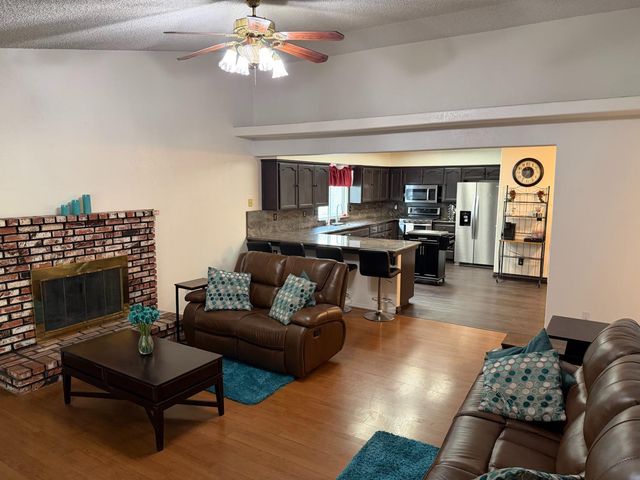 3383 N Forestiere Avenue, Fresno, CA 93722