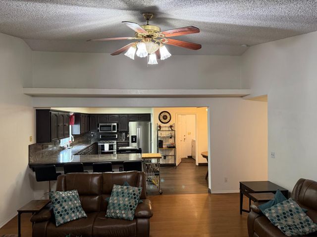 3383 N Forestiere Avenue, Fresno, CA 93722