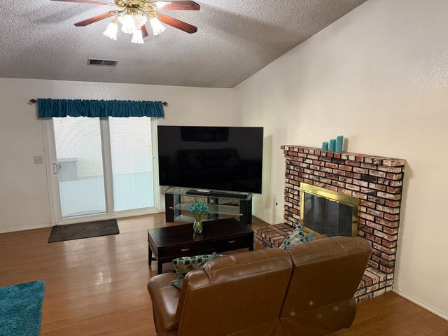 3383 N Forestiere Avenue, Fresno, CA 93722