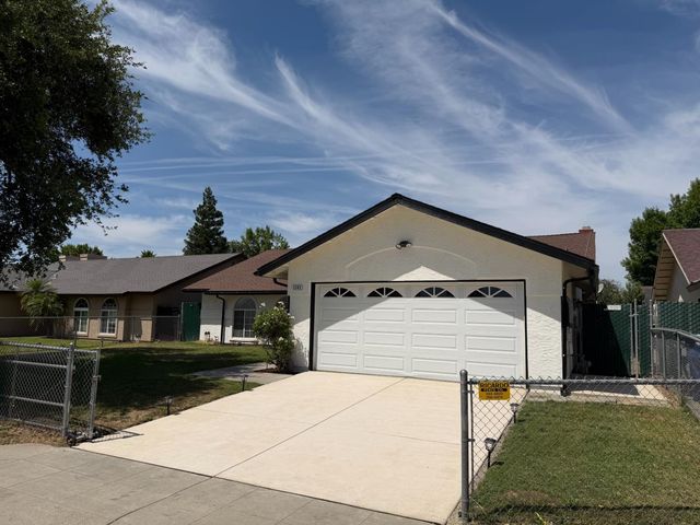 3383 N Forestiere Avenue, Fresno, CA 93722