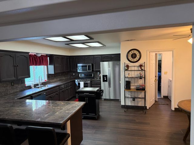 3383 N Forestiere Avenue, Fresno, CA 93722