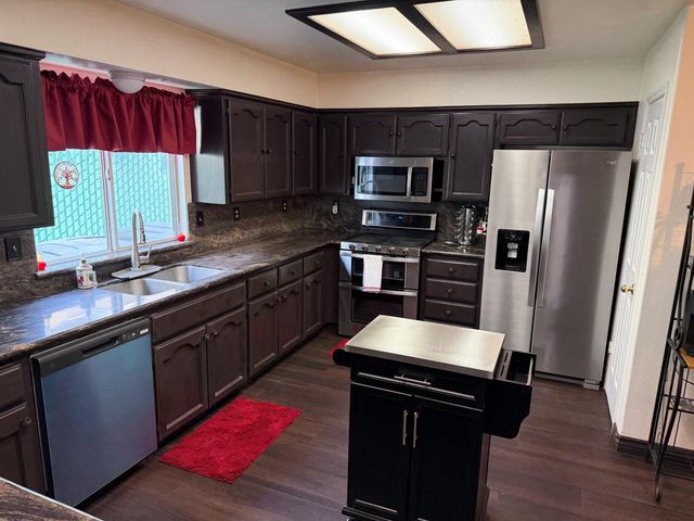 3383 N Forestiere Avenue, Fresno, CA 93722