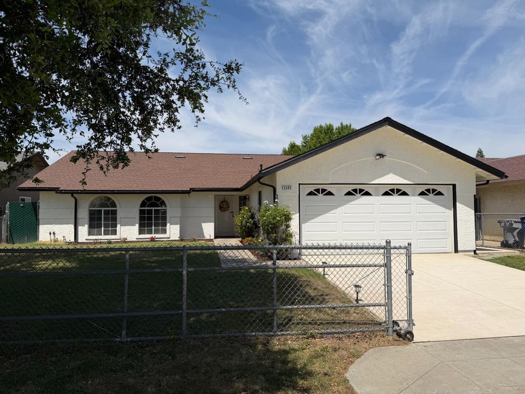 3383 N Forestiere Avenue, Fresno, CA 93722