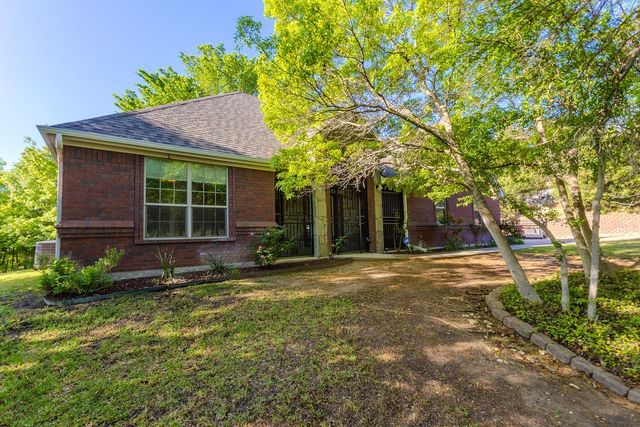 129 Horizon Circle, Azle, TX 76020
