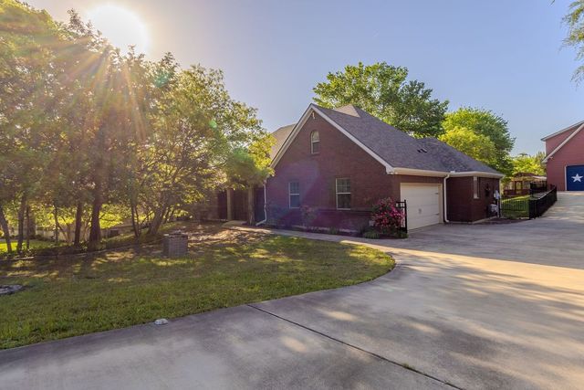 129 Horizon Circle, Azle, TX 76020